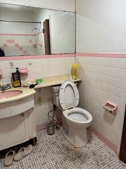 More Photos Of 5007 Frankford Ave, Philadelphia Storefront Retail Residential For Sale