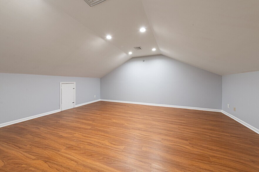 More Photos Of 106 Brady Ct, Cary Medical For Sale