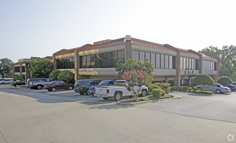 More Photos Of 6737 Brentwood Stair Rd, Fort Worth Office For Sale