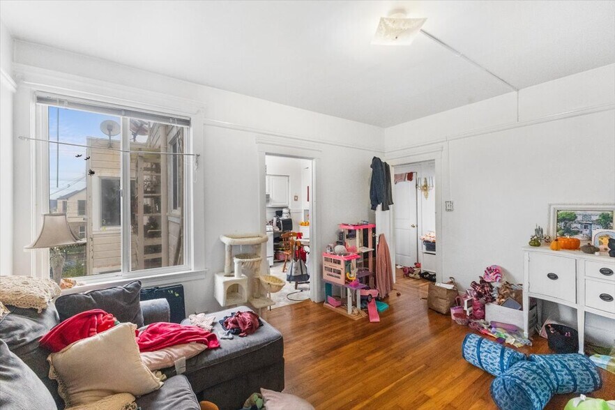 More Photos Of 2835 Anza St, San Francisco Apartments For Sale