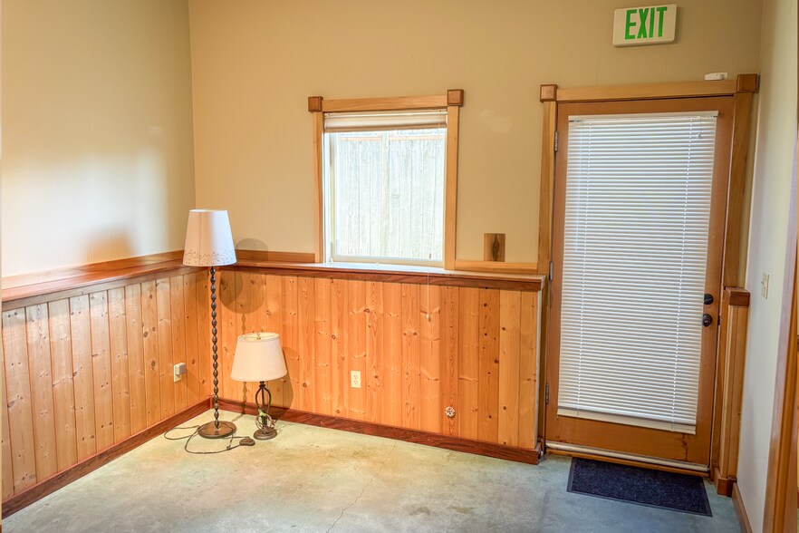 More Photos Of 338 NW 85th St, Seattle Office For Sale