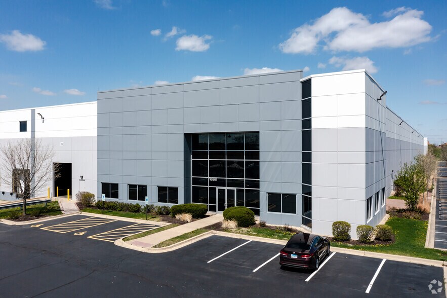 Primary Photo Of 18801 Oak Park Ave, Tinley Park Warehouse For Lease
