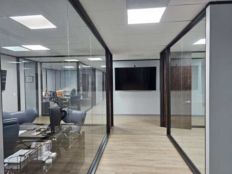 More Photos Of 800 Tully Rd, Houston Office For Sale