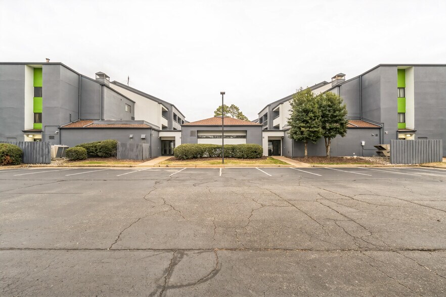 More Photos Of 1917 Coliseum Dr, Hampton Hotel For Sale
