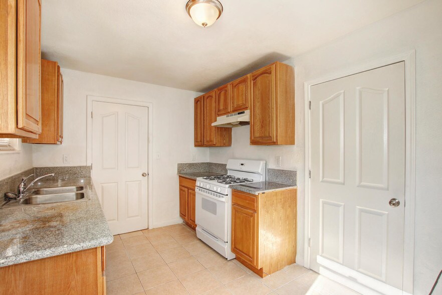 More Photos Of 2611 Alhambra, Sacramento Apartments For Sale