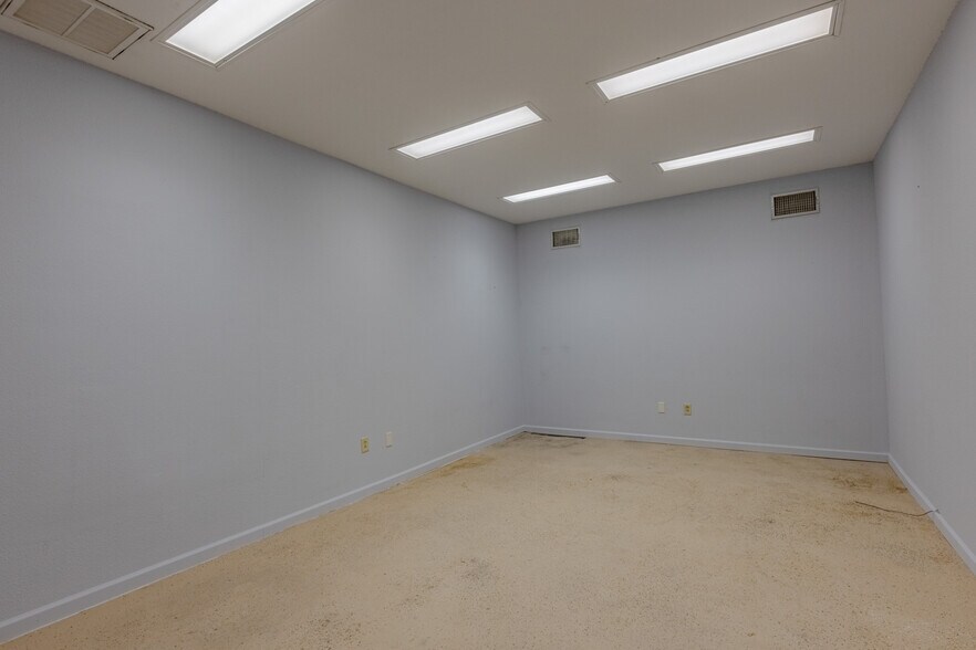 More Photos Of 9604 W County Road 152, Midland Warehouse For Lease