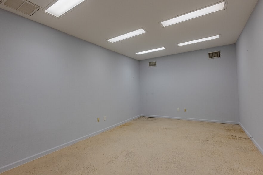 More Photos Of 9604 W County Road 152, Midland Warehouse For Sale