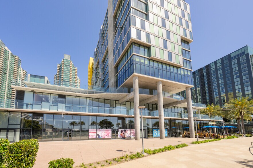 More Photos Of 901 Bayfront Ct, San Diego Hotel For Lease