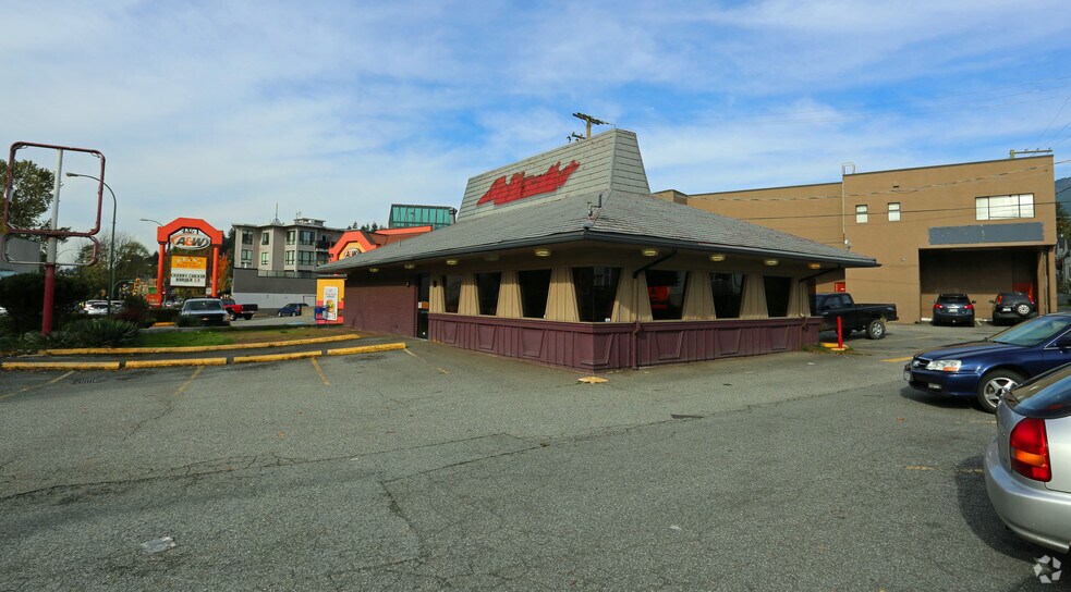 More Photos Of 906 Marine Dr, North Vancouver Restaurant For Lease