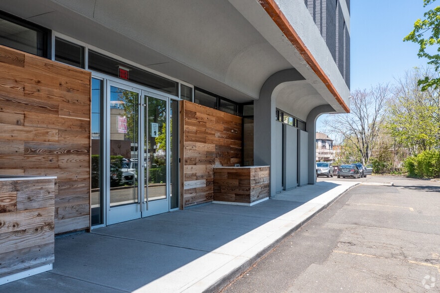 More Photos Of 10 Mott Ave, Norwalk Medical For Lease