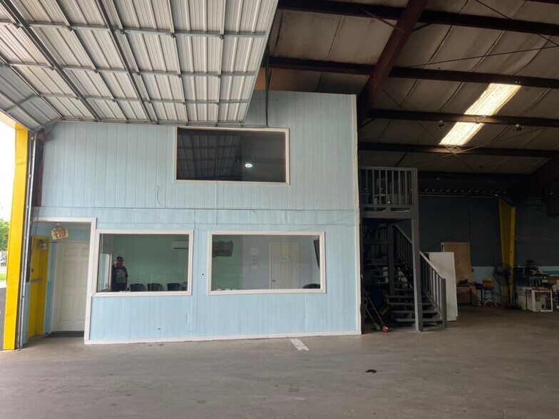 More Photos Of 7130 Long Dr, Houston Warehouse For Sale