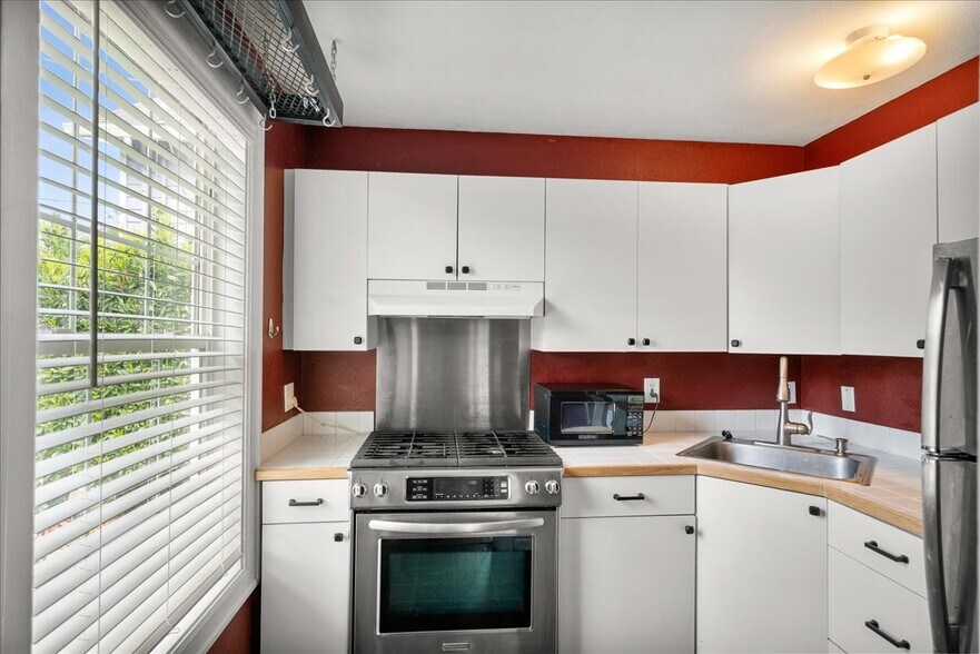 More Photos Of 119 Wesley (605 Miller) St, Silverton Apartments For Sale