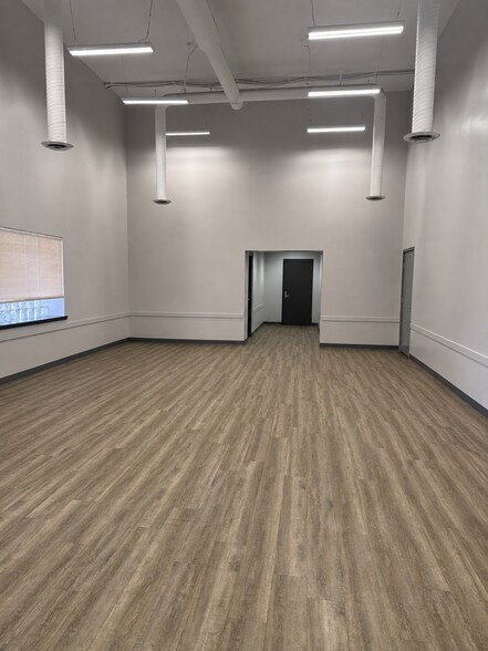 More Photos Of 401 E Amherst St, Buffalo Light Distribution For Lease