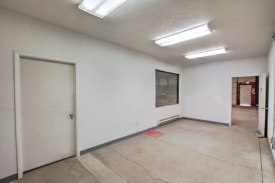 More Photos Of 225 West St, Evanston Light Manufacturing For Sale