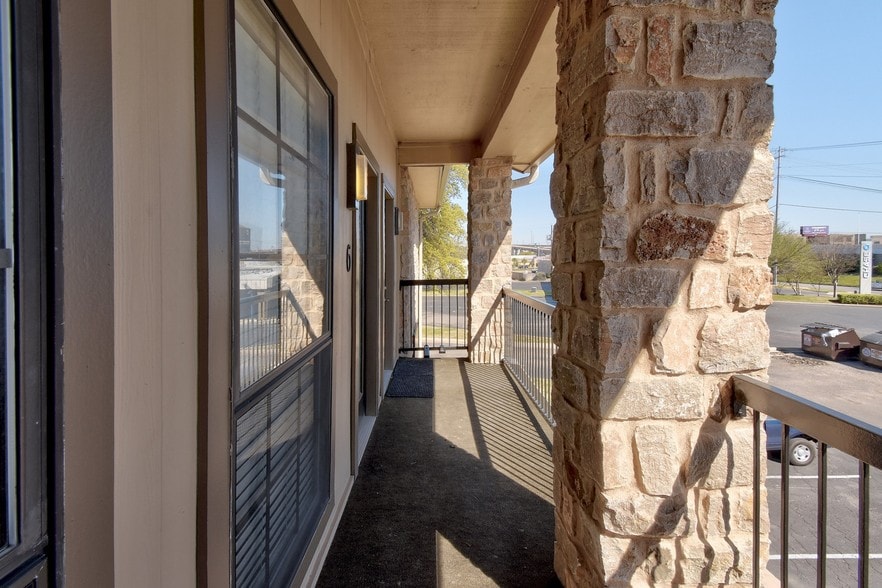 More Photos Of 13740 N Highway 183, Austin Office For Sale