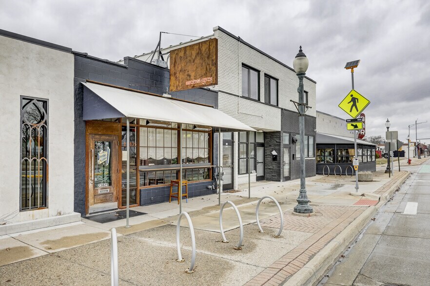 More Photos Of 23831-23833 John R Rd, Hazel Park Storefront Retail Residential For Lease