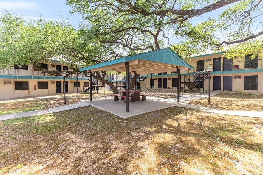 More Photos Of 5050 Fredericksburg Rd, San Antonio Apartments For Sale