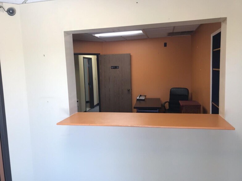 More Photos Of 7648-7654 San Fernando Rd, Sun Valley Warehouse For Lease