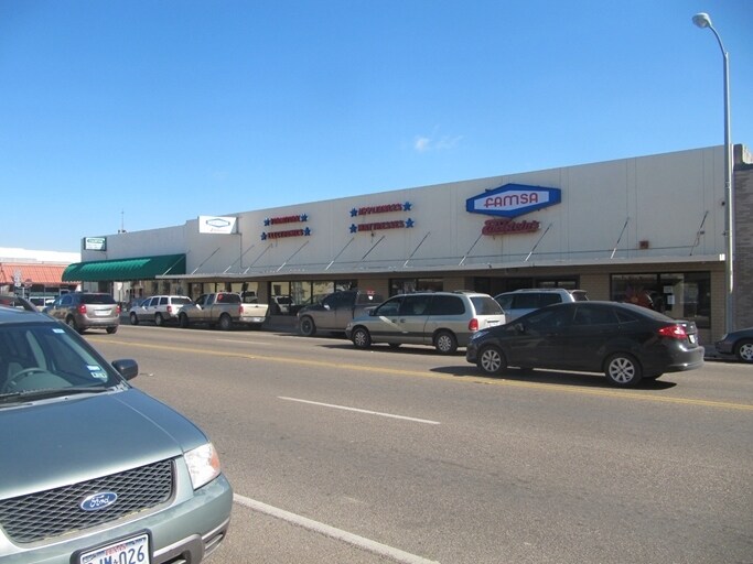 More Photos Of 922 N Conway Ave, Mission Storefront For Lease
