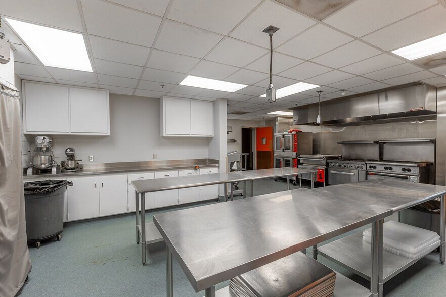 More Photos Of 1500 14th St, Lubbock Religious Facility For Sale