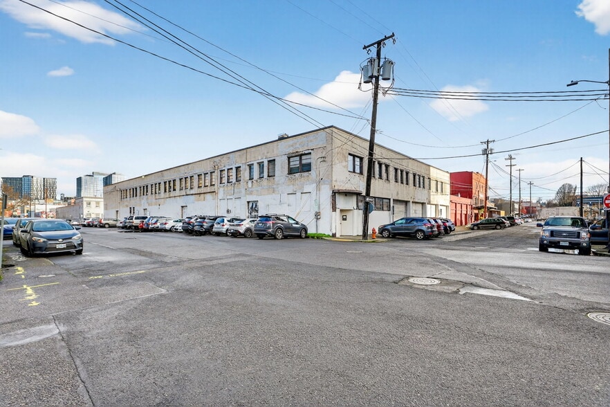 More Photos Of 203 SE Alder St, Portland Warehouse For Sale
