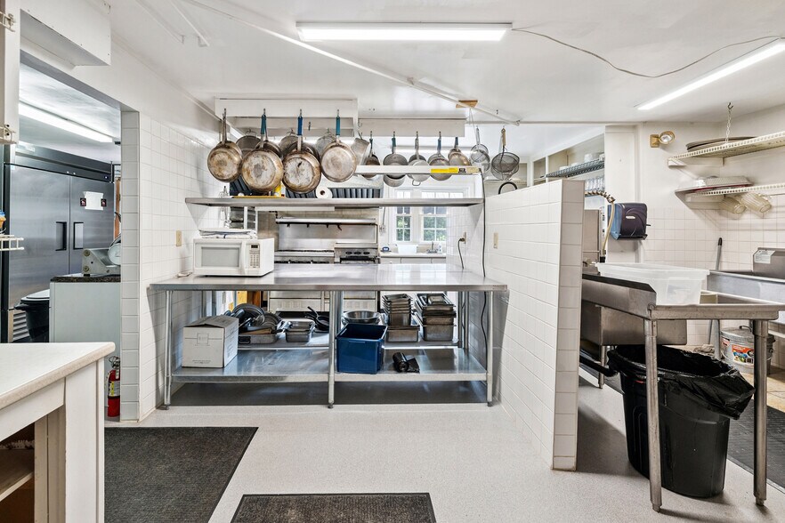 More Photos Of 344 Vt Route 100, West Dover Hotel For Sale