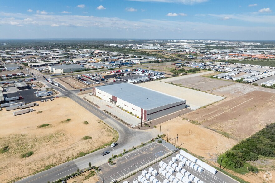 More Photos Of 172 Interamerica Blvd, Laredo Warehouse For Lease