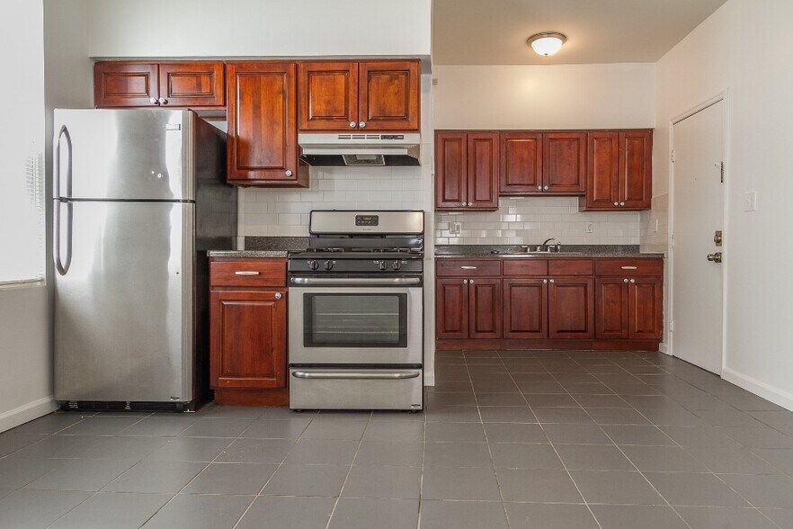 More Photos Of 7 Newark Bay Ct, Bayonne Apartments For Sale