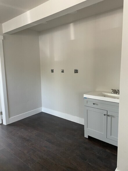 More Photos Of 105 Mount Rose St, Reno General Retail For Sale