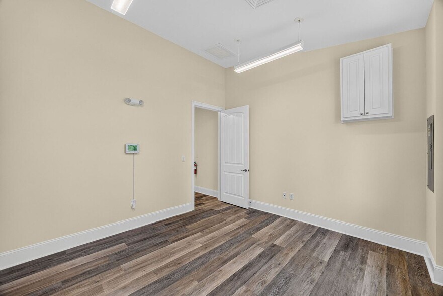 More Photos Of 7627 Market St, Wilmington Office For Lease