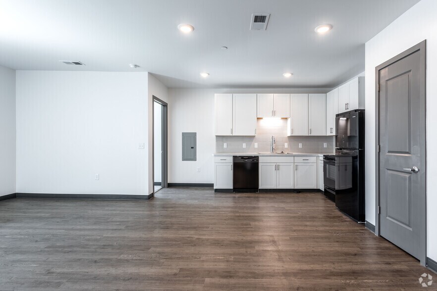 More Photos Of 366 E Broad St, Columbus Apartments For Lease