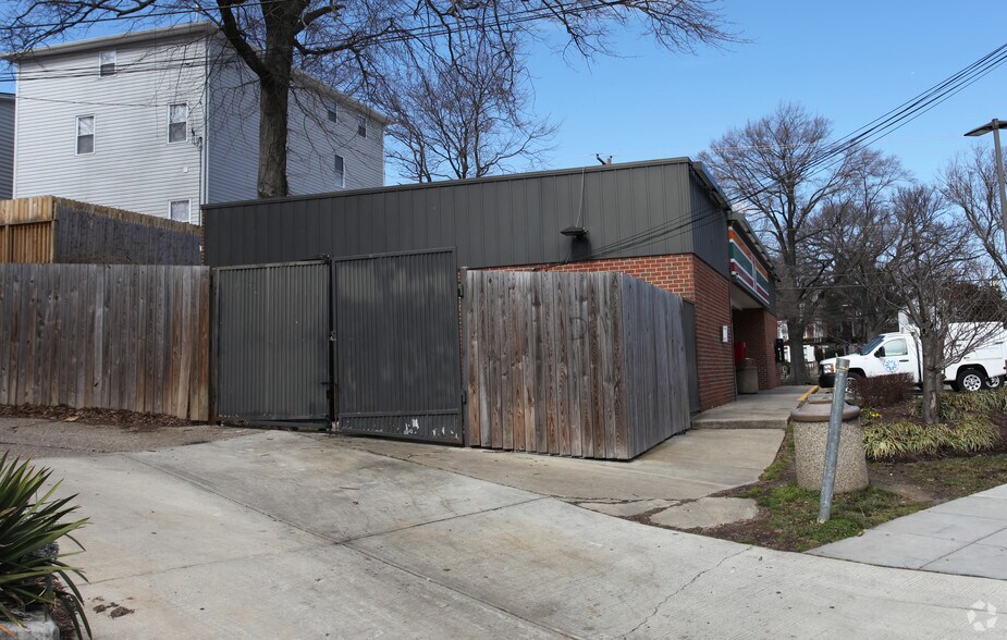 More Photos Of 1927 Rhode Island Ave NE, Washington Freestanding For Sale