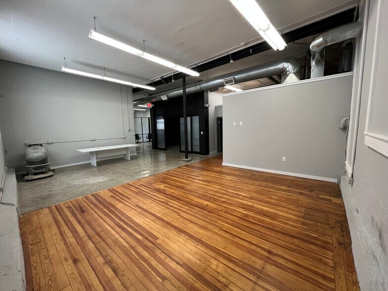 More Photos Of 14 W 15th St, Cincinnati Warehouse For Lease