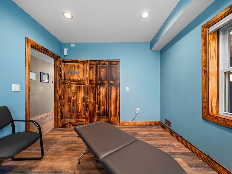 More Photos Of 1323 Cass St, Traverse City Flex For Sale