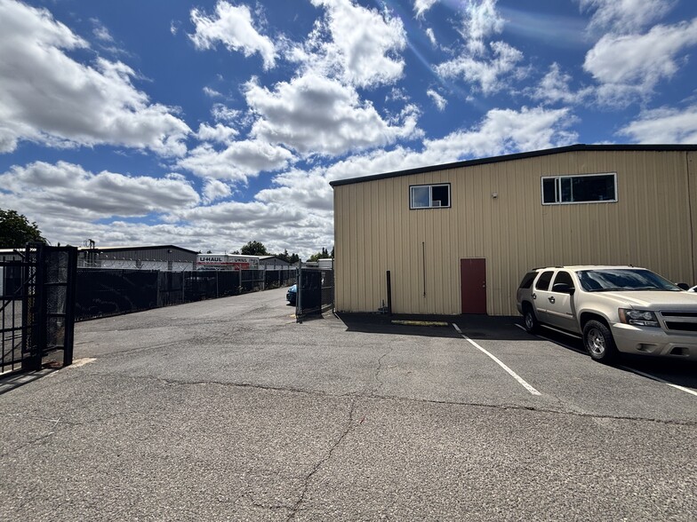 More Photos Of 2618 Cherry Ave NE, Salem Industrial For Sale