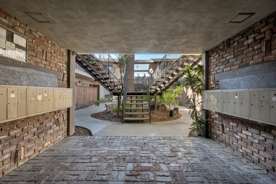 More Photos Of 18350 Napa St, Northridge Apartments For Sale