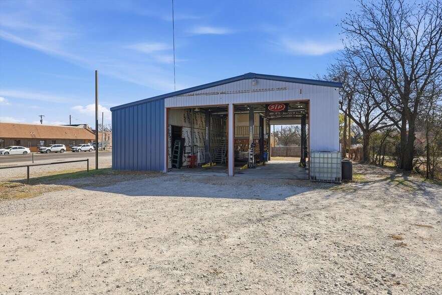More Photos Of 103 W Franklin St, Alvord General Retail For Sale