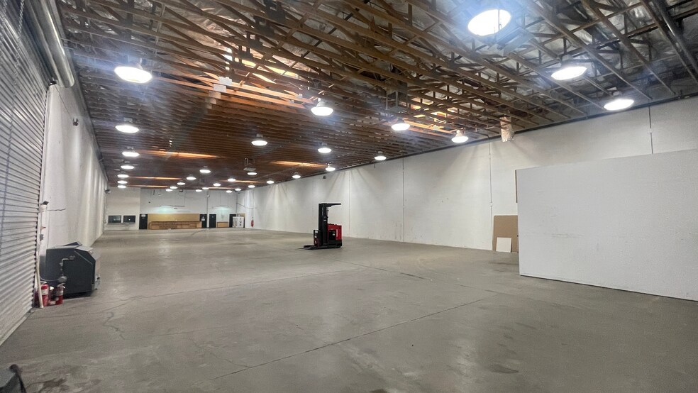 More Photos Of 5035 Schuster St, Las Vegas Distribution For Sale