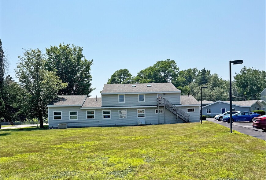 More Photos Of 74 Bayview St, Yarmouth Office For Lease