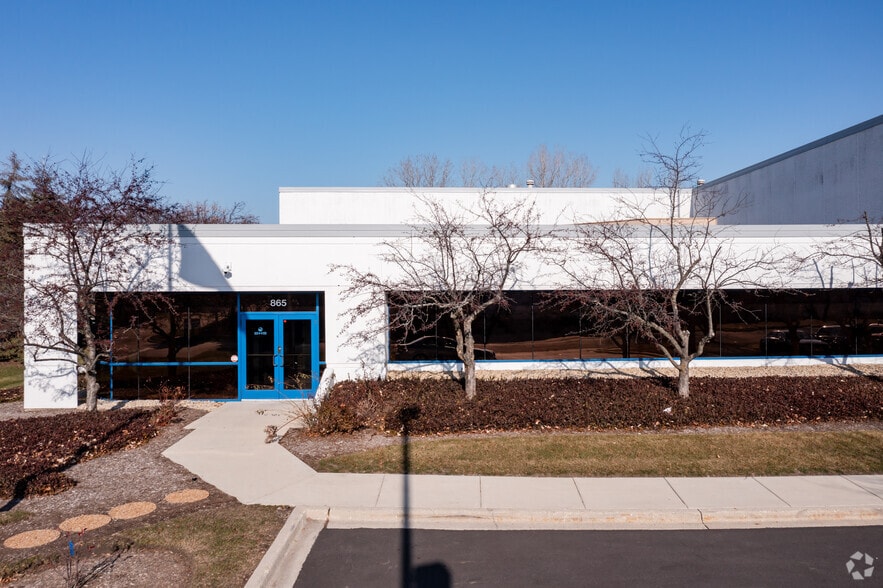 More Photos Of 865 Muirfield Dr, Hanover Park Warehouse For Lease