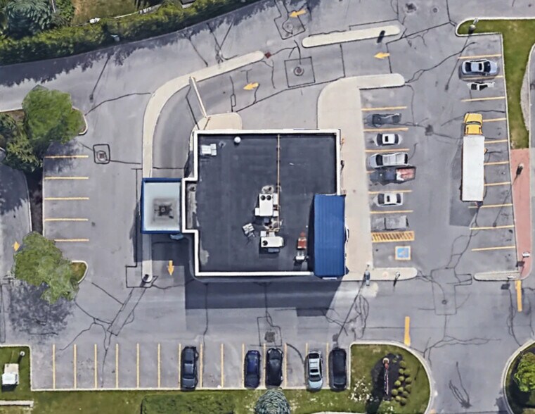 More Photos Of 16591 Yonge St, Newmarket Bank For Lease
