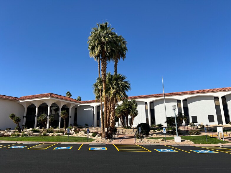 More Photos Of 10451 W Palmeras Dr, Sun City Medical For Lease