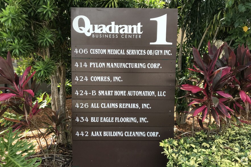 More Photos Of 406-442 SW 12th Ave, Deerfield Beach Distribution For Lease