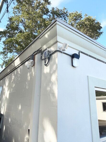 More Photos Of 1155 NE Cleveland St, Clearwater Office Residential For Lease