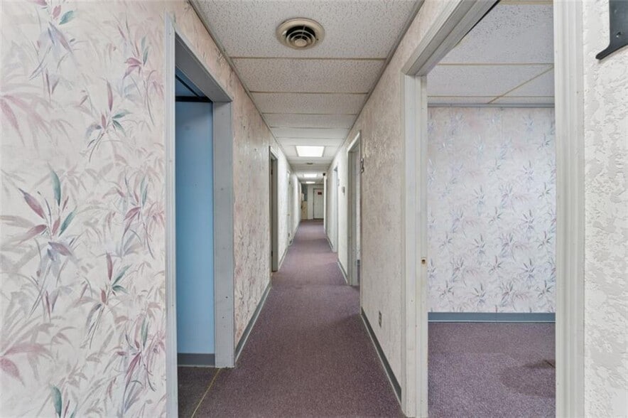 More Photos Of 723 S Main St, Concordia Storefront Retail Office For Sale