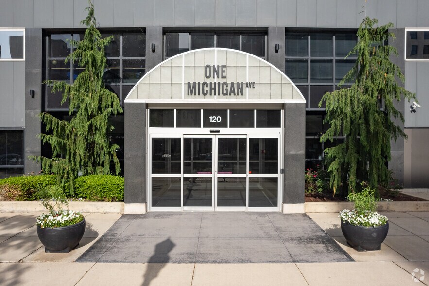 More Photos Of 120 N Washington Sq, Lansing Office For Lease