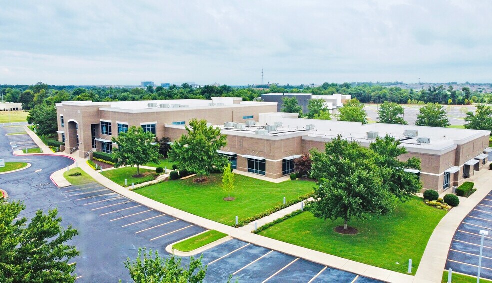 More Photos Of 3605 W Southern Hills Blvd, Rogers Office For Sale