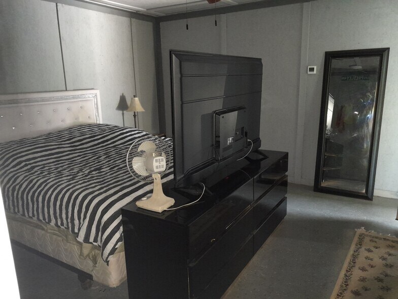 More Photos Of 9135 S Main St, Jonesboro Light Manufacturing For Sale