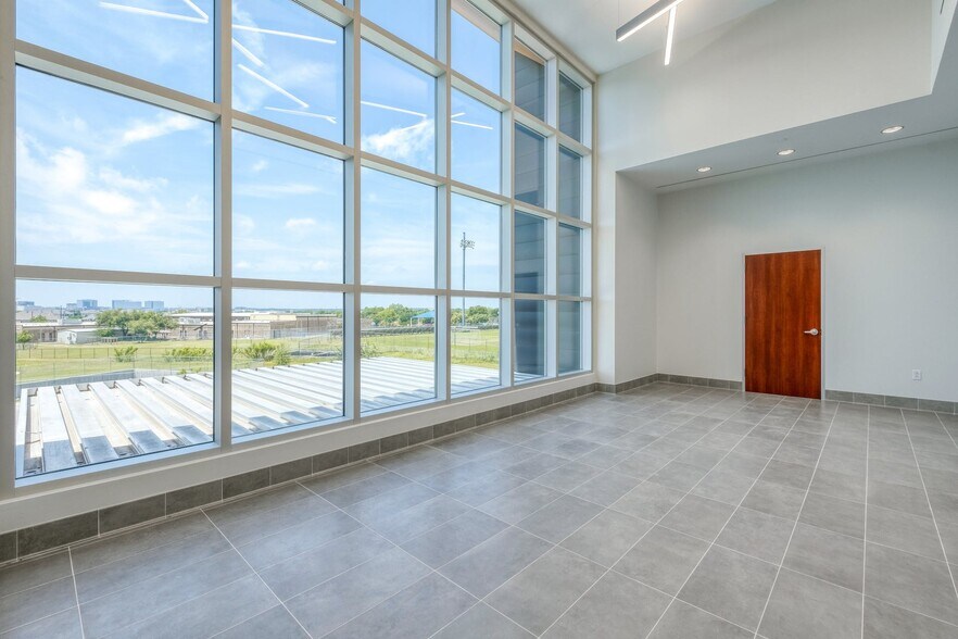 More Photos Of 12601 Metric Blvd, Austin Office For Sale