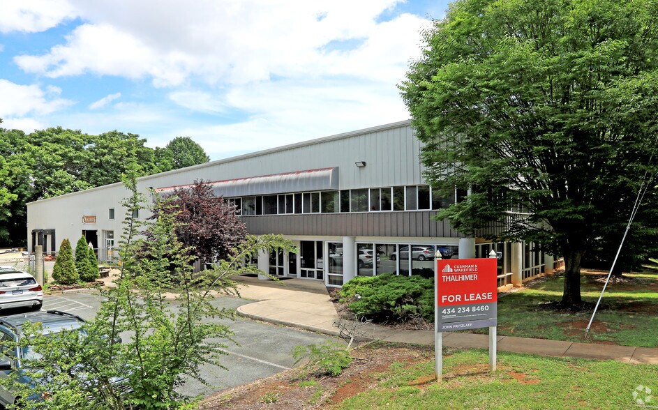 More Photos Of 1215 E Market St, Charlottesville Flex For Lease